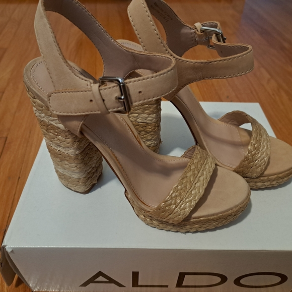 Sandals - Picture 2 of 5